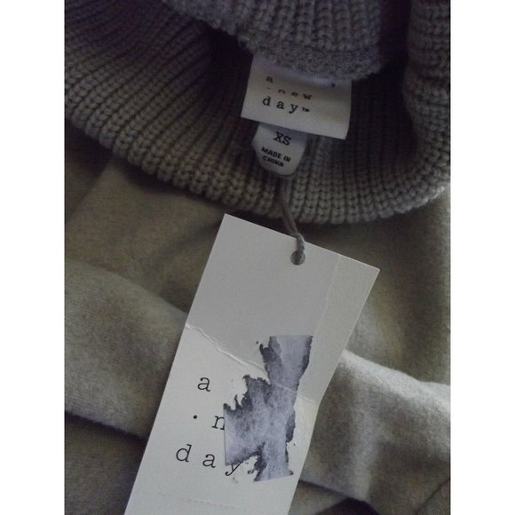 A New Day XS Tan Long Sleeve Turtleneck Sweatshirt Sweater Trim Shirt top - Picture 9 of 12